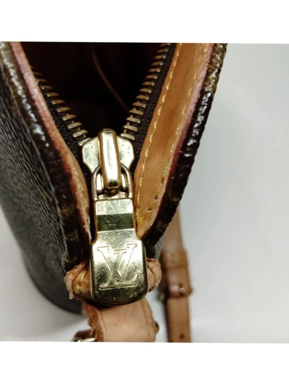 Authentic Louis Vuitton Drouot Monogram Canvas Crossbody Shoulder Bag Vintage